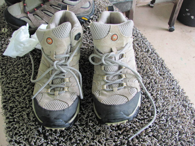 merrills hiking boots